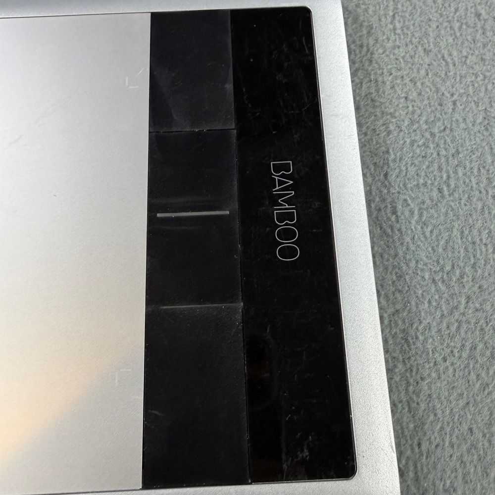 Wacom Bamboo Capture‎ CTH-470 Graphics Drawing Tablet w/ Stylus Pen Silver Black - Picture 2 of 6